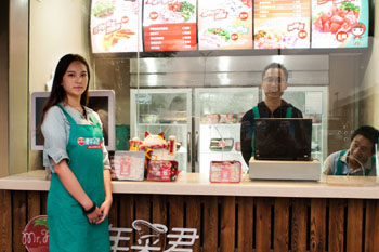 從地鐵口自提到入駐外賣平臺，他是這樣滿足顧客需求的