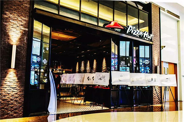 必勝客玩了半輩子標(biāo)準(zhǔn)化，為何開始玩“花”了?