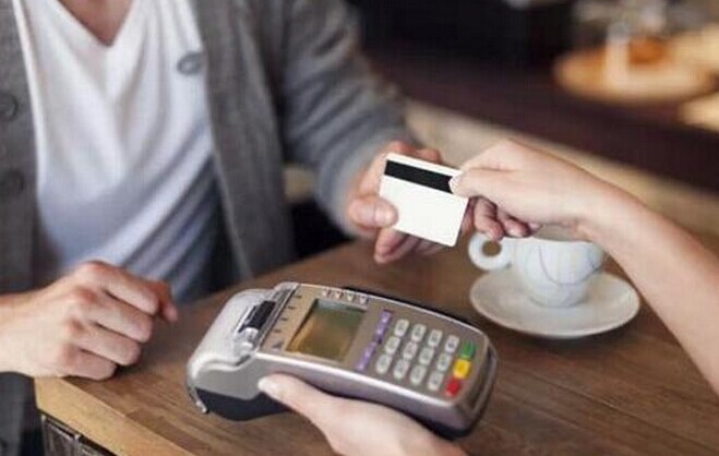 餐飲消費刷卡、第三方支付受青睞，現(xiàn)金遇“冷”