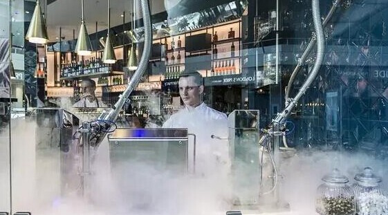 國(guó)際機(jī)場(chǎng)的咖啡館，主要看氣質(zhì)