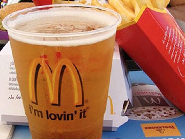 麥當(dāng)勞成快餐店賣酒的先驅(qū)者？