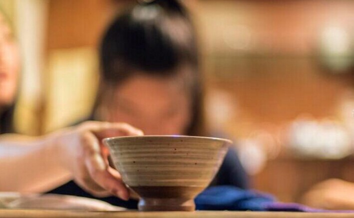 當咖啡遇上豬蹄，茶真鄉(xiāng)這樣突圍“慢餐飲”|餐飲界