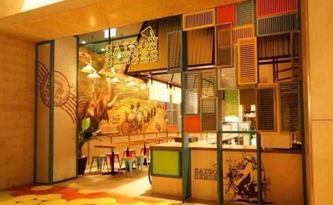 這家賣越南小吃的餐廳摻入了法式風情，毫無違和感