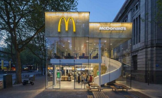 麥當勞的新品有粥有雞排，肯德基還能坐得住嗎？