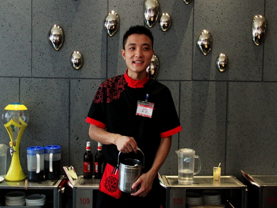 10分鐘就能學(xué)會海底撈服務(wù)，不信進來看看|餐飲界