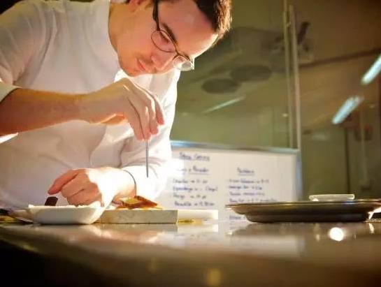 傳統(tǒng)餐飲市場要求變，怎么求？