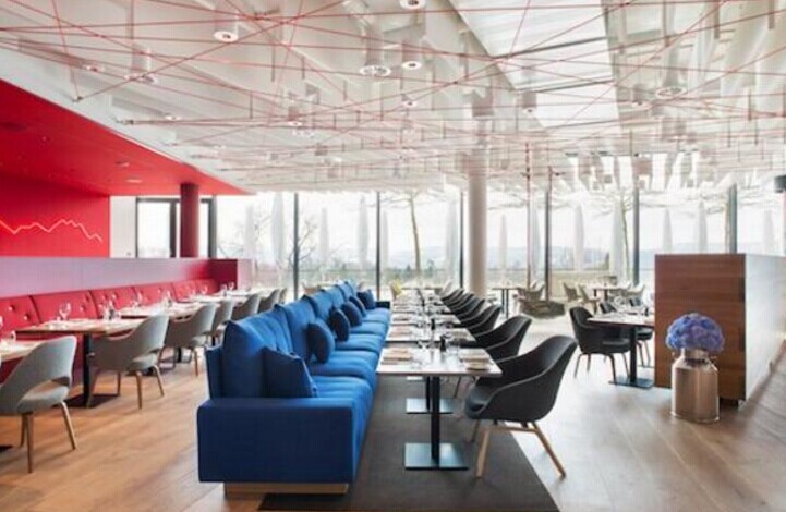 在這家餐廳，無(wú)論坐在哪個(gè)角落都能看見風(fēng)景