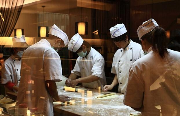 外賣平臺掀起直播后廚新潮流，消費(fèi)者深表期待