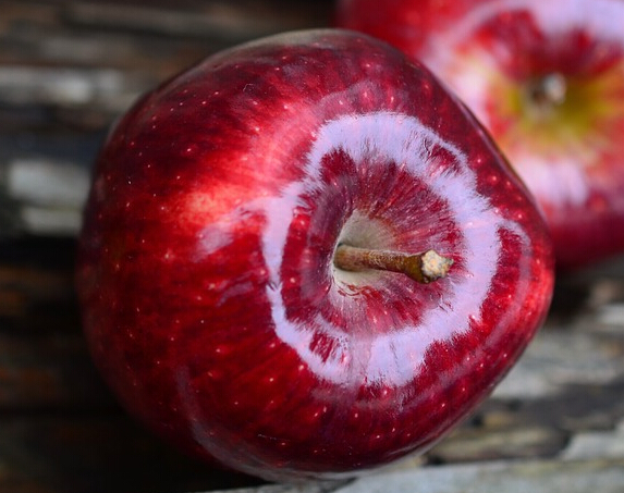 水果打蠟未必有害，專家支招鑒定有毒工業(yè)蠟