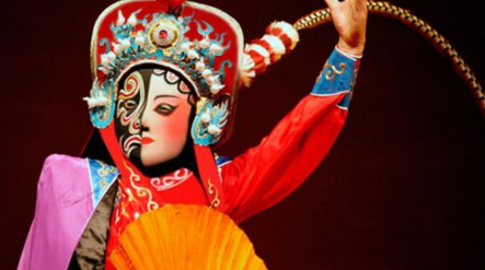 【觀點】餐飲老字號變臉賣火鍋，變出的到底是商機還是危機？