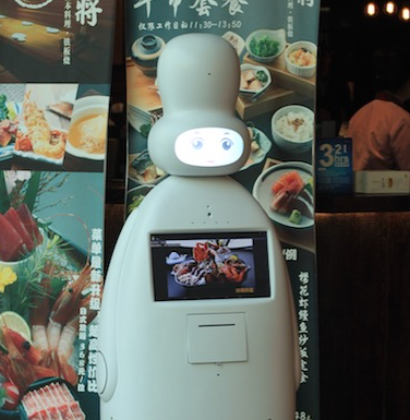 餐廳機器人不僅能干體力活  還能賣萌攬客
