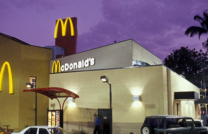 麥當(dāng)勞直營店虧損26億美元 嚇?biāo)缹殞毨?></a>
          <div> <a href=