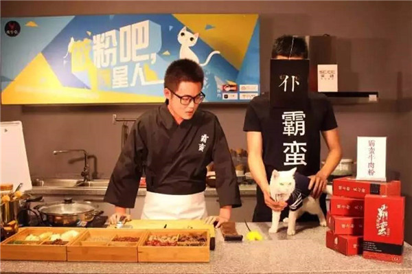 餐飲業(yè)開啟“直播”新模式，餐飲人該怎么正確把玩？