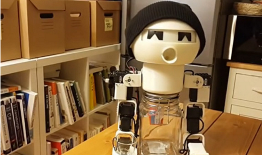 陪酒機器人出現(xiàn)，餐廳估計不用賣酒了！