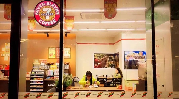 便利店紛紛跨界玩起餐飲，對餐飲企業(yè)是福還是禍？