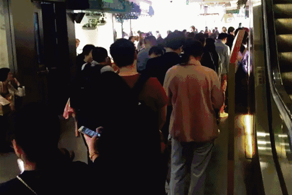 一家沒(méi)有椅子的10平米小店，憑什么天天排隊(duì)？