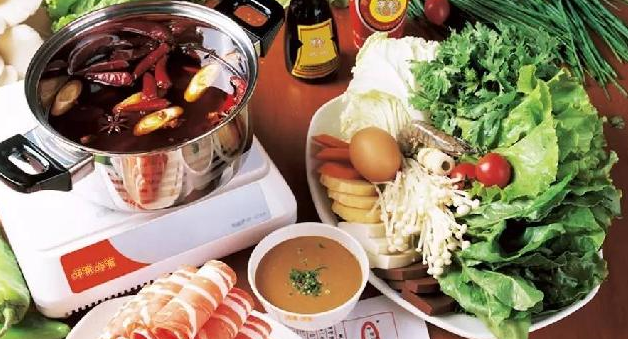 呷哺進軍火鍋調(diào)料，火鍋品牌入局調(diào)料市場漸成常態(tài)