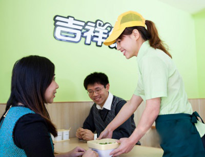 吉祥餛飩董事長(zhǎng)張彪：從3個(gè)人到1萬多人，加盟之路是這樣走出來的|餐飲界