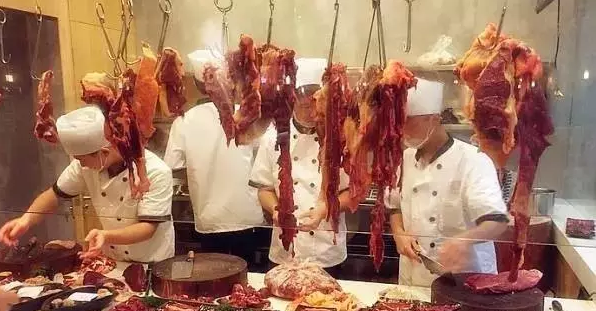 11月6日，“哞哞叫”和深圳名廚委員會的大師共同見證“?！钡膫髌?></a>
          <div> <a href=