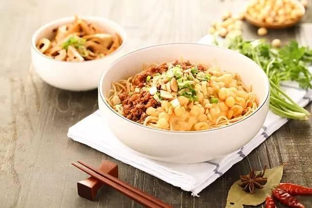 他把一個(gè)單品做到整個(gè)城市為之“瘋狂”，背后的秘密竟是這樣！|餐飲界