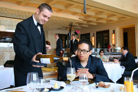 武漢餐館努力賺“時(shí)差錢(qián)”|餐飲界