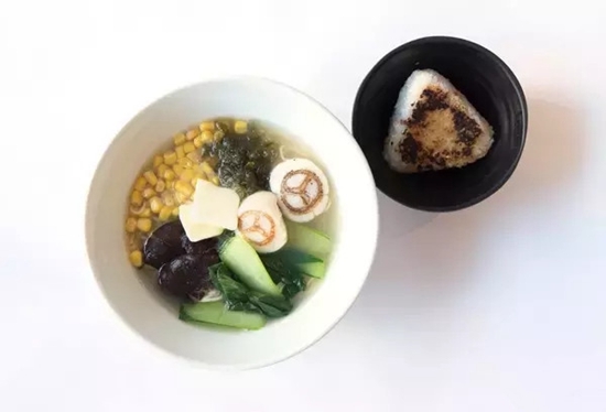 奔馳干起了餐飲，網(wǎng)友評(píng)價(jià)是這樣的……