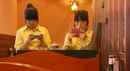 員工上班時(shí)間玩手機(jī)，餐飲老板該怎么辦？