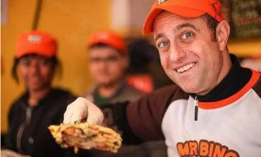 老外在中國偷師開了家煎餅店，在美國居然爆紅天天排隊