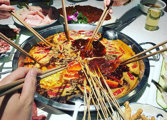 敢去紐約時(shí)代廣場秀肌肉，這個(gè)四川火鍋憑什么？