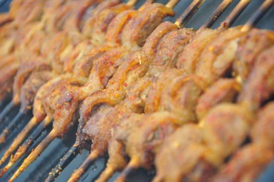 一晚賣出2萬串烤腰子，一年開出四家直營店