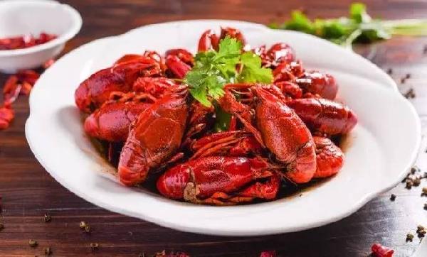 靠一碗蓋澆飯，獲海底撈近千萬元投資