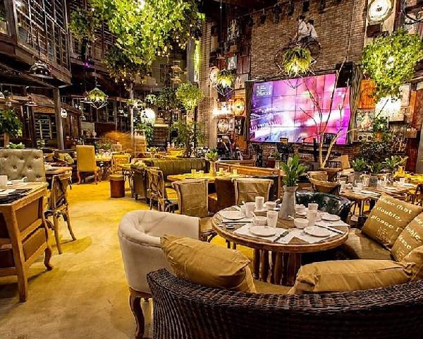 開便利店、書店、花店、家具店……餐飲老板開始跨界！