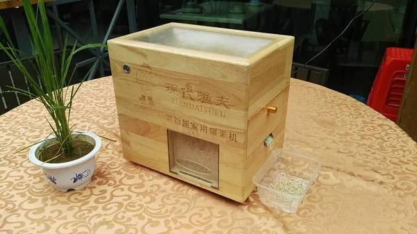 這家粥店竟然把碾米機(jī)搬上了餐桌！并成功吸引了美女網(wǎng)紅關(guān)注！|餐飲界