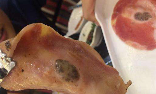 顧客在?？趷凵锌筒蛷d吃到“惡心”烤肉？商家回應(yīng)：是積血肉