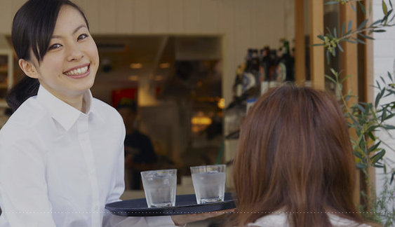 打工的人越來越少，日本餐飲零售陷入了招聘困境
