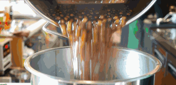 一杯奶茶=8罐紅牛！你們愛喝的COCO、貢茶等暢銷奶茶，還敢喝嗎？