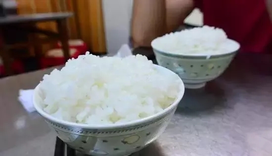 網(wǎng)上瘋傳1杯酸奶=2罐可樂 你以后還敢喝嗎？|餐飲界