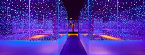 長春這家日料餐廳，大面積藍(lán)光籠罩的做法適合用餐嗎？