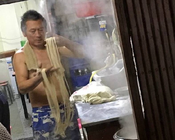 驚動美食大V和《男人裝》的“京城第一拉面”，竟只要10塊錢一碗？|餐飲界