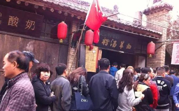 袁家村餐飲日營(yíng)業(yè)額200萬(wàn)，為什么別人一模仿就死翹翹？