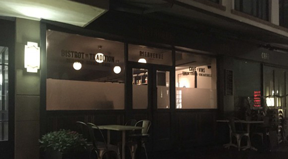 “網(wǎng)紅”面包店Farine同系餐廳更名后低調(diào)營(yíng)業(yè) 餐飲許可證卻過(guò)期多日