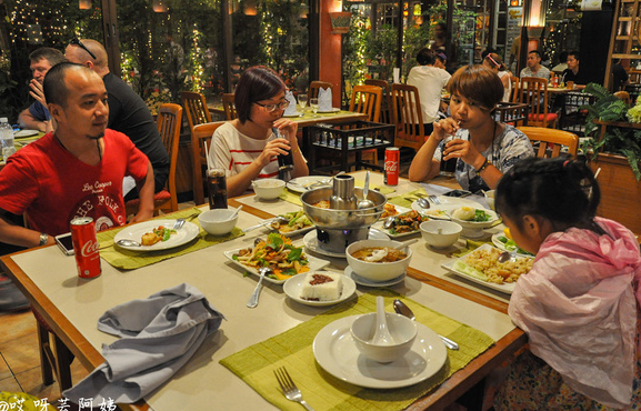 泰國(guó)人緊腰減少外出就餐，餐廳叫苦銷售暴跌50%