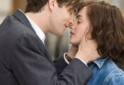 七夕餐廳如何提高營(yíng)收？美團(tuán)點(diǎn)評(píng)《浪漫經(jīng)濟(jì)大數(shù)據(jù)報(bào)告》為你解答