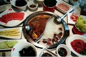 真相| 出問題的海底撈 可不是一家簡單的火鍋店！|餐飲界