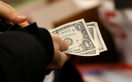 不留小費就走？在英國餐廳千萬別這么做！