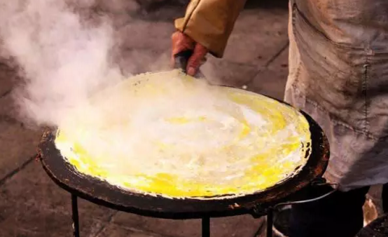 煎餅攤月入三萬背后的真相，讓你哭笑不得！