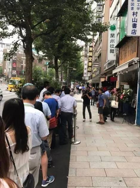 100塊一碗的蘭州拉面竟在日本排長隊，中國餐飲人該如何走出去？ | 深思