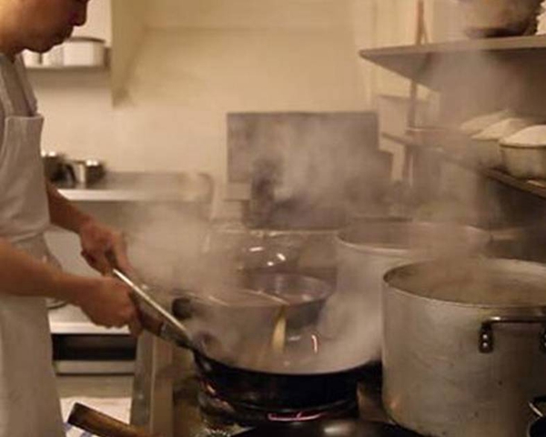 史上最嚴(yán)餐飲監(jiān)管來了，油煙凈化器快要賣斷貨！這6類餐企慌了……|餐飲界