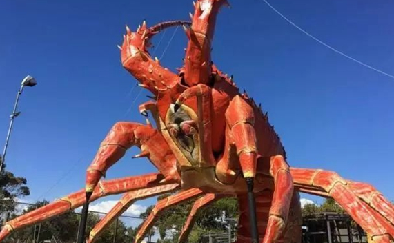 17米高的龍蝦雕塑與餐廳打包賣194萬，你愿意買嗎？
