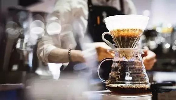 手沖、冷萃、加氮……精品咖啡館正在改變年輕人喝咖啡的方式|餐飲界